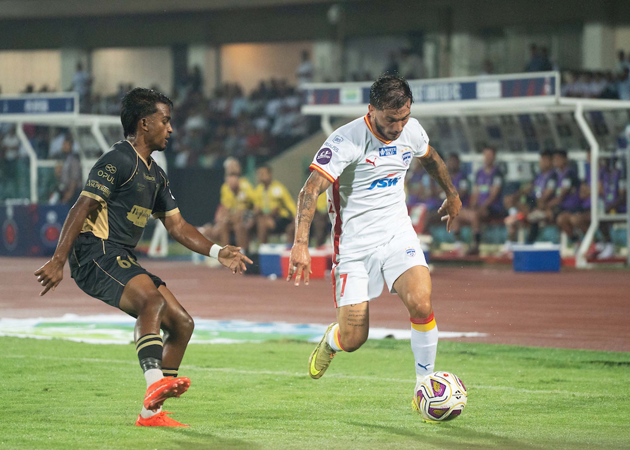 Bengaluru break NEUFC hearts with late goal